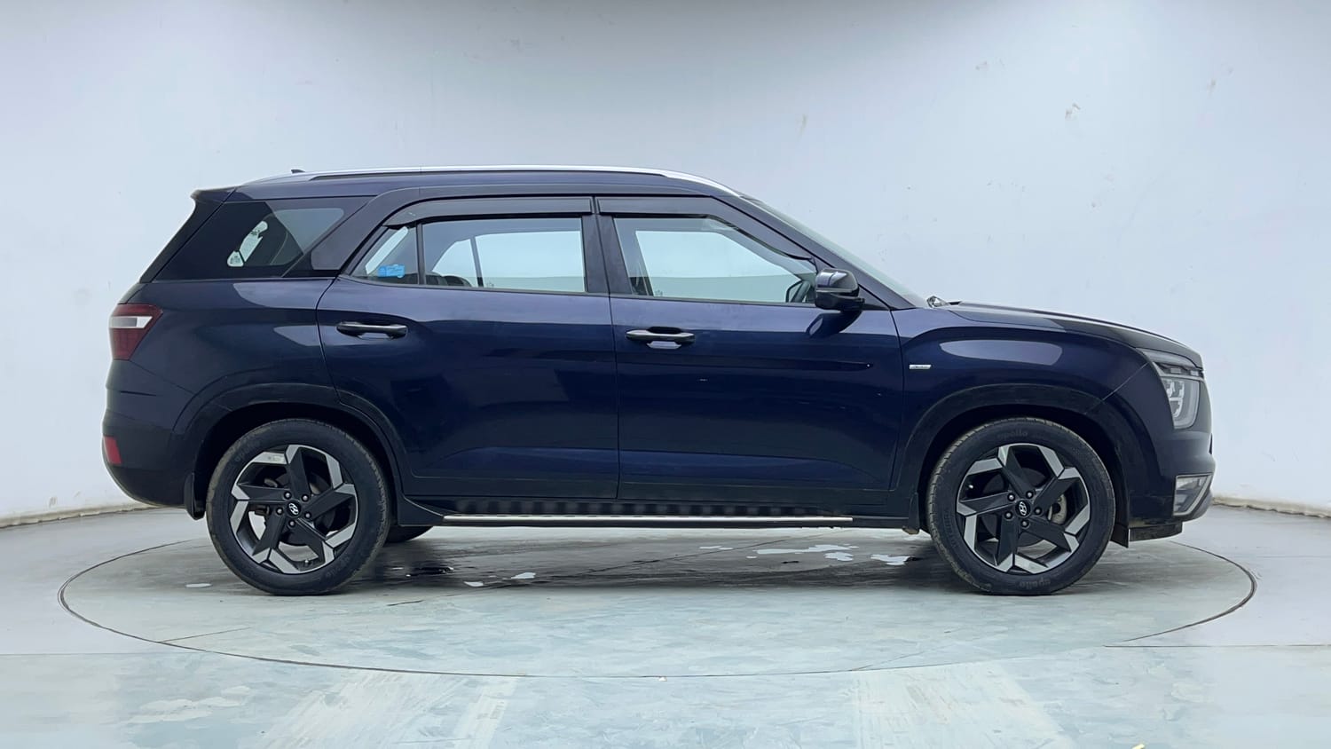 Used 2022 Hyundai Alcazar Platinum (O) 6 STR 2.0 Petrol AT Petrol Automatic exterior RIGHT SIDE VIEW