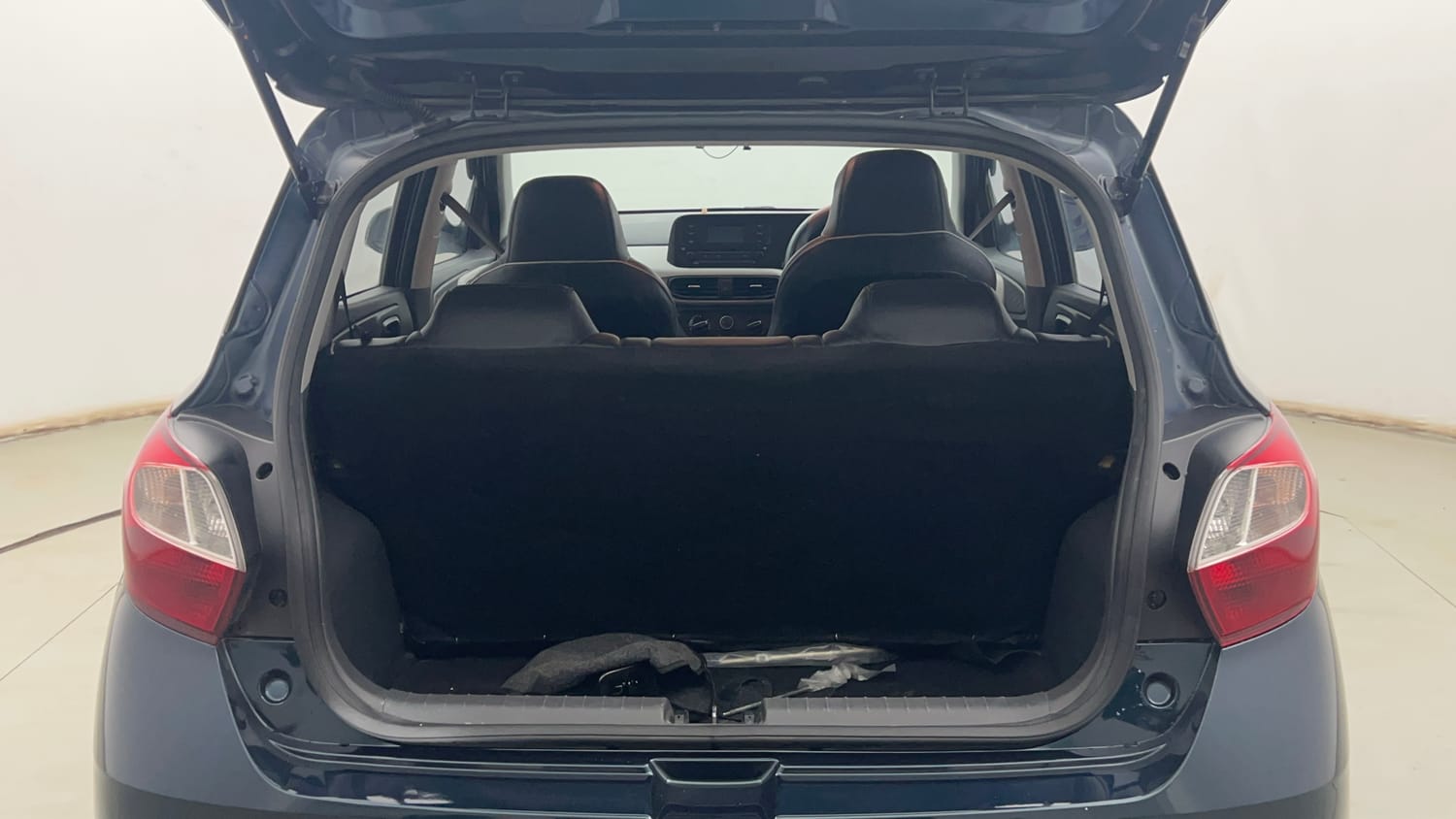 Used 2022 Hyundai Grand i10 Nios Magna AMT 1.2 Kappa VTVT Petrol Automatic interior DICKY INSIDE VIEW