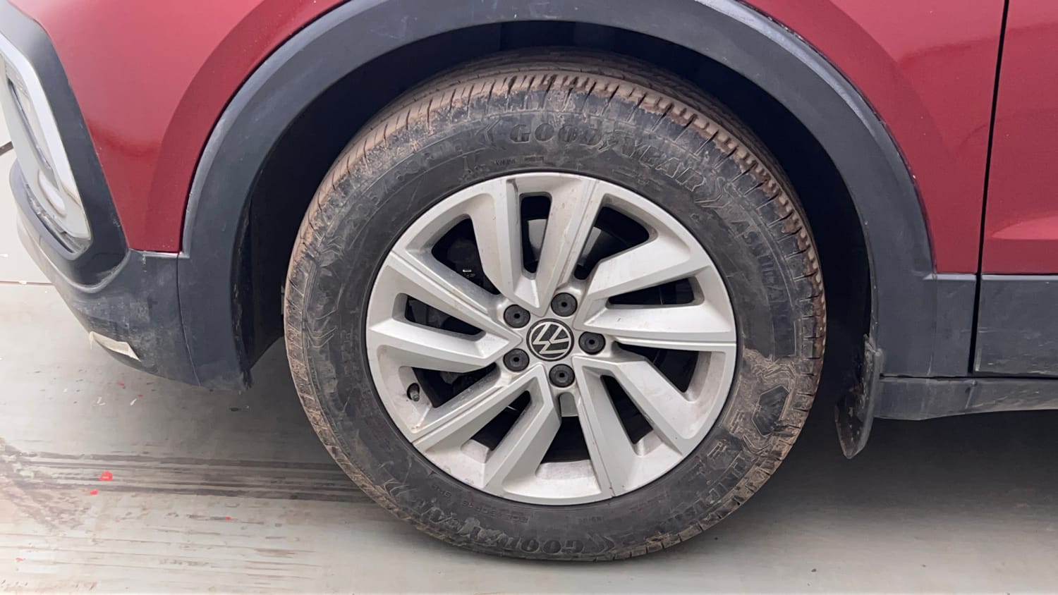 Used 2022 Volkswagen Taigun Highline 1.0 TSI AT Petrol Automatic tyres LEFT FRONT TYRE RIM VIEW