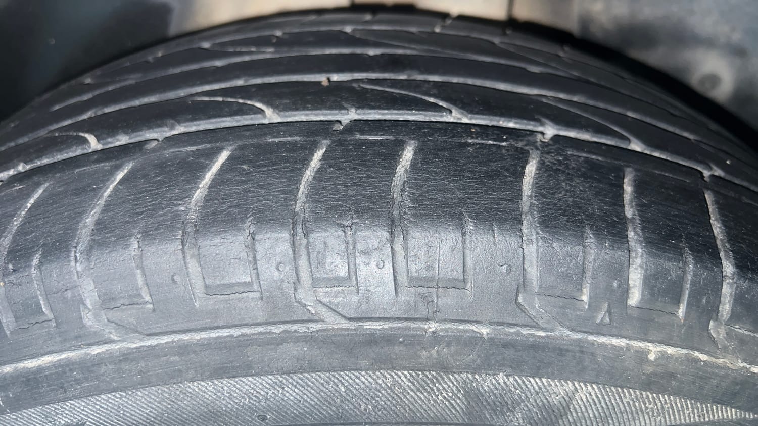 Used 2019 Hyundai Creta SX 1.6 AT Petrol Petrol Automatic tyres LEFT REAR TYRE TREAD VIEW