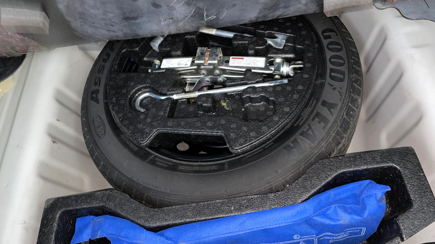 Used 2015 Maruti Suzuki Ciaz ZXi+ RS Petrol Manual tyres SPARE TYRE VIEW