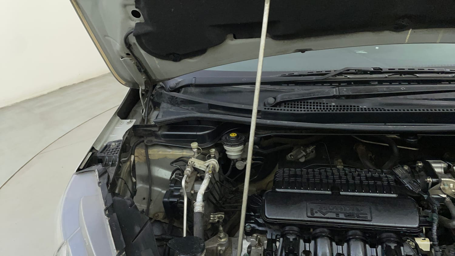 Used 2017 Honda WR-V S MT Petrol Petrol Manual engine ENGINE RIGHT SIDE HINGE & APRON VIEW