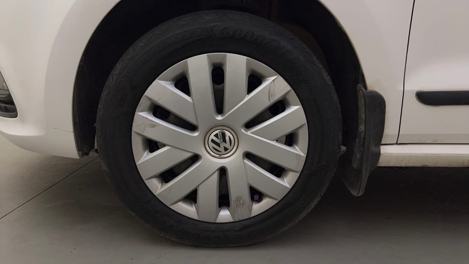 Used 2015 Volkswagen Polo Comfortline 1.2L (P) Petrol Manual tyres LEFT FRONT TYRE RIM VIEW