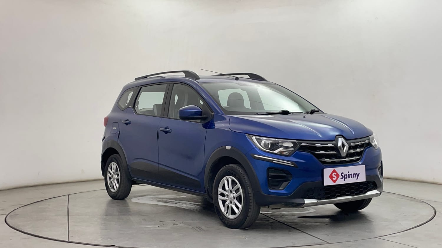 Used 2020 Renault Triber RXT Petrol Manual exterior RIGHT FRONT CORNER VIEW