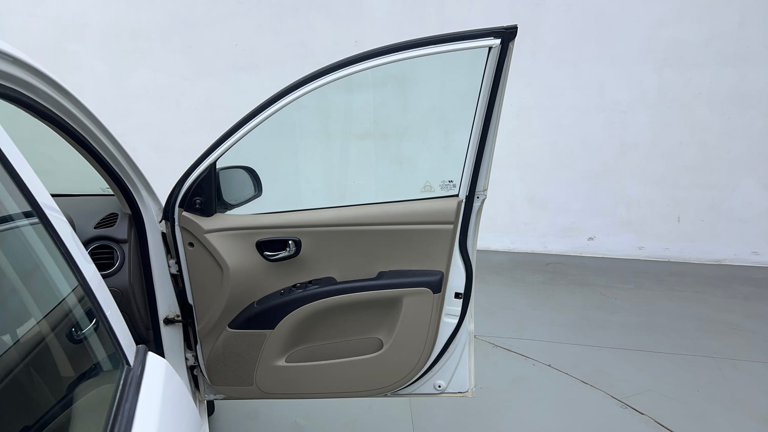 Used 2015 Hyundai i10 Sportz 1.1 iRDE2 Petrol Manual interior RIGHT FRONT DOOR OPEN VIEW