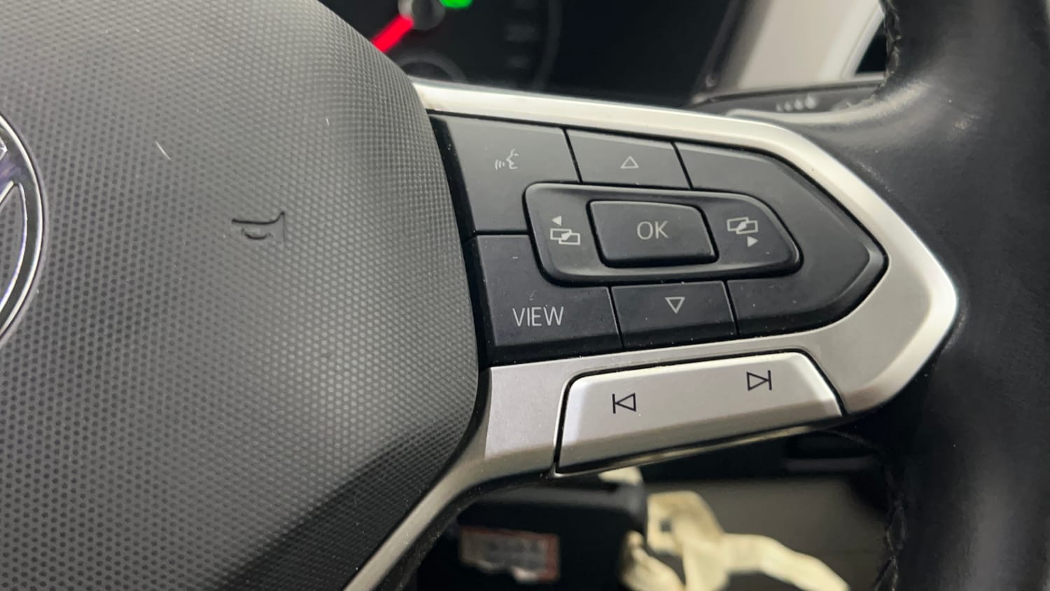Used 2022 Volkswagen Taigun Highline 1.0 TSI AT Petrol Automatic top_features Cruise control