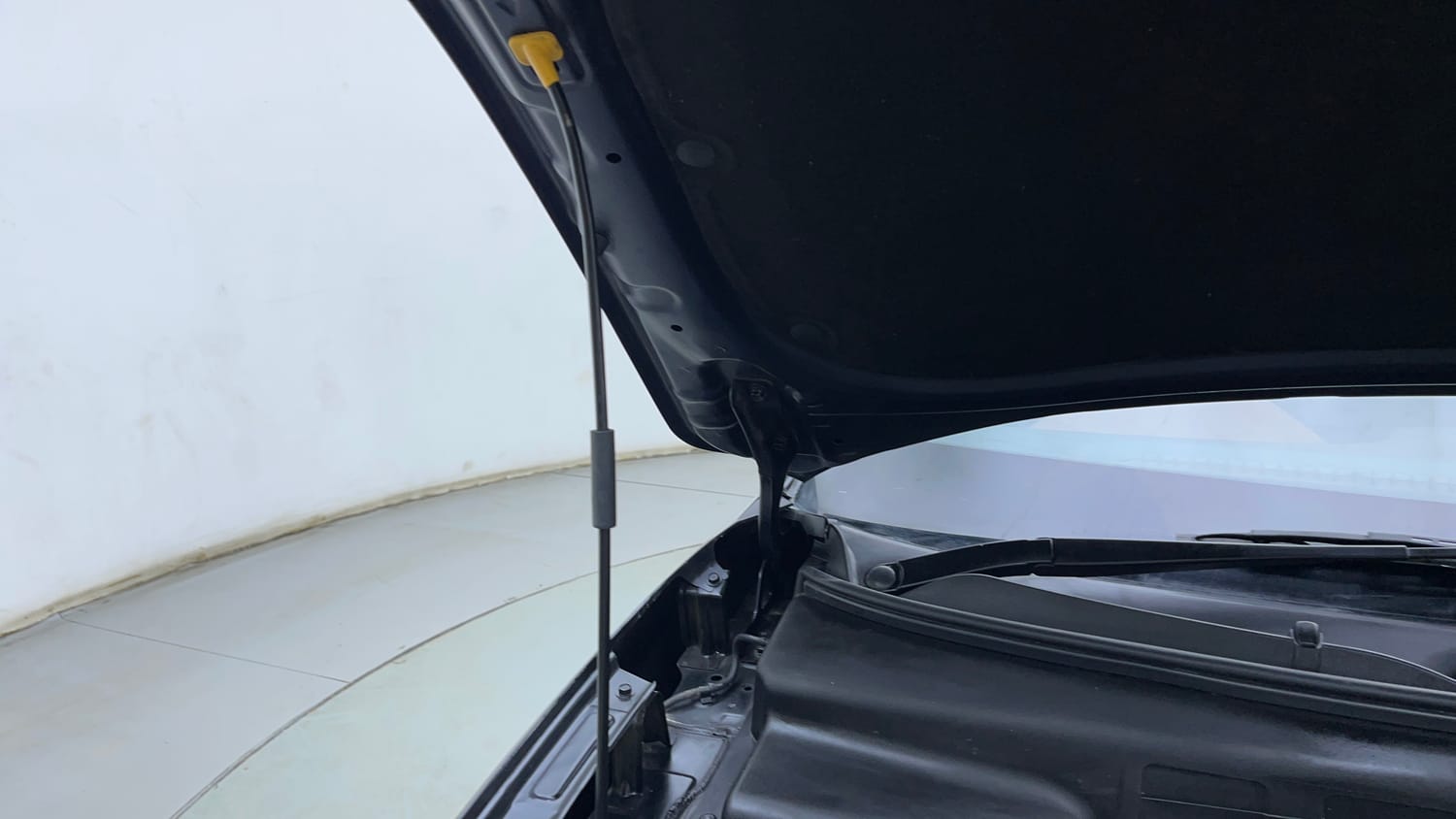 Used 2022 Hyundai Alcazar Platinum (O) 6 STR 2.0 Petrol AT Petrol Automatic engine ENGINE RIGHT SIDE HINGE & APRON VIEW