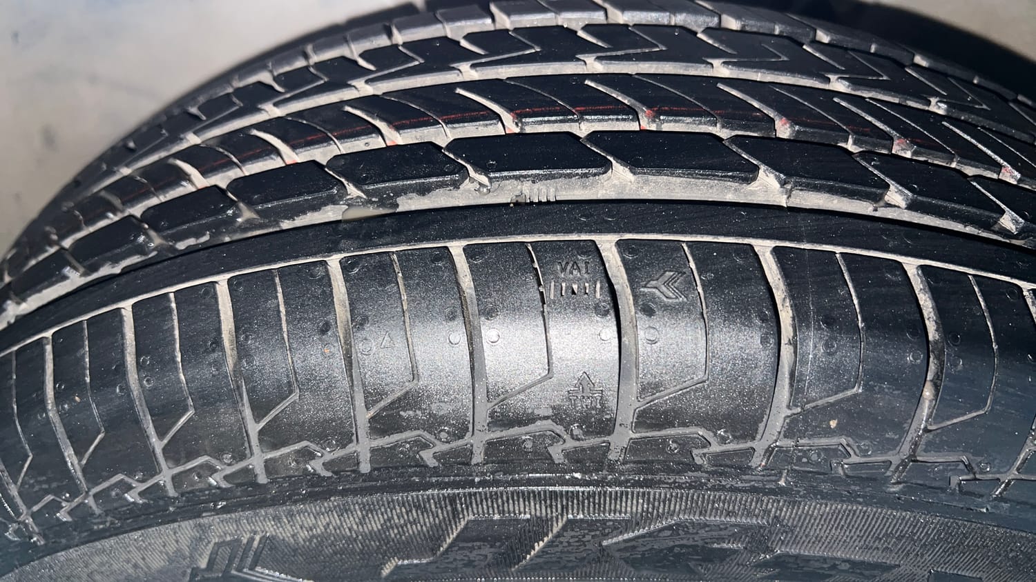 Used 2015 Hyundai Elite i20 Sportz 1.2 Petrol Manual tyres LEFT FRONT TYRE TREAD VIEW