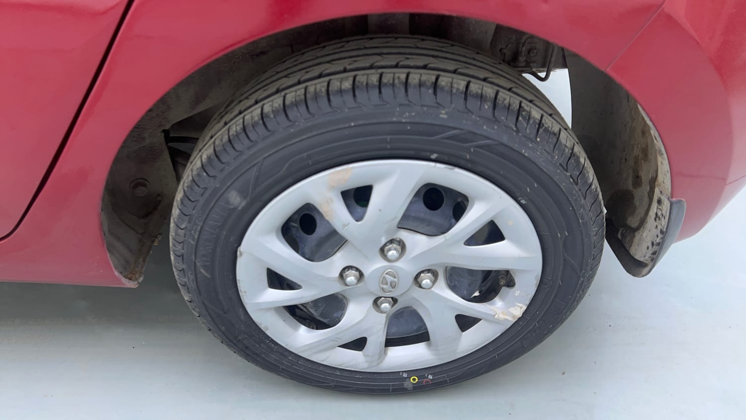 Used 2017 Hyundai Grand i10 Sportz (O) 1.2 Kappa VTVT Petrol Manual tyres LEFT REAR TYRE RIM VIEW