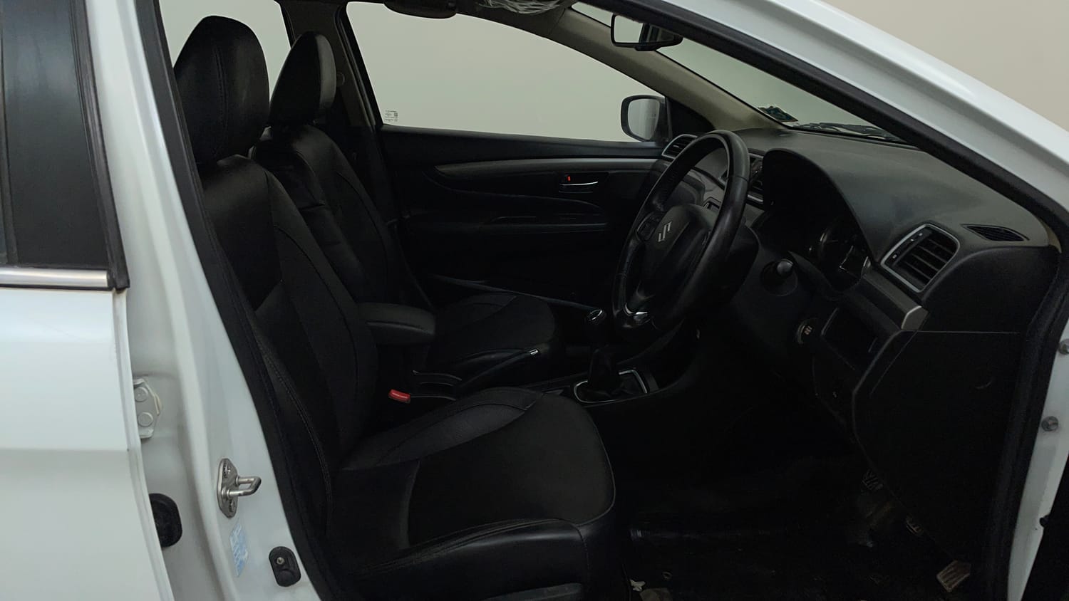 Used 2015 Maruti Suzuki Ciaz ZXi+ RS Petrol Manual interior RIGHT SIDE FRONT DOOR CABIN VIEW
