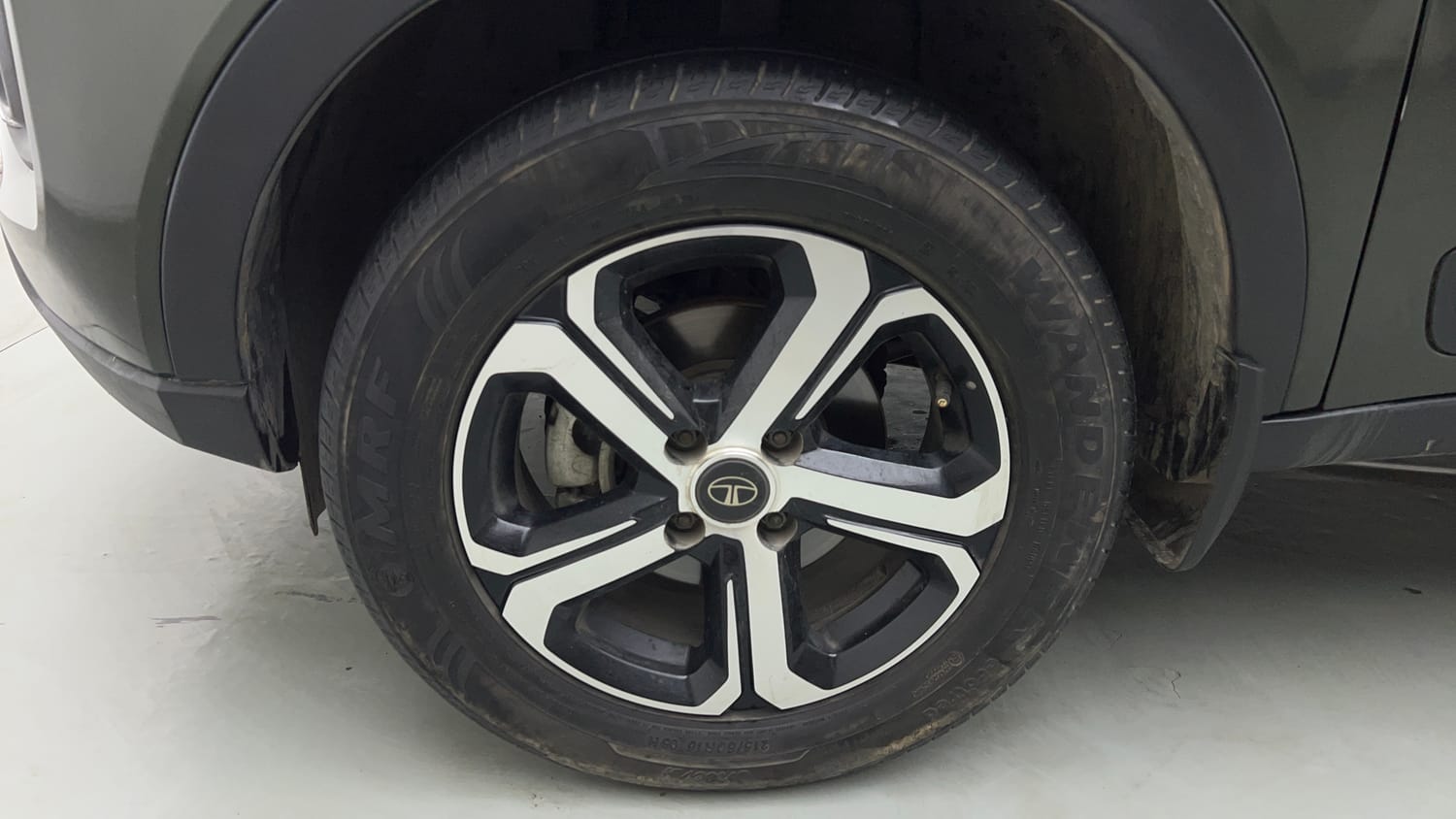 Used 2023 Tata Nexon XM Plus (S) Petrol Manual tyres LEFT FRONT TYRE RIM VIEW