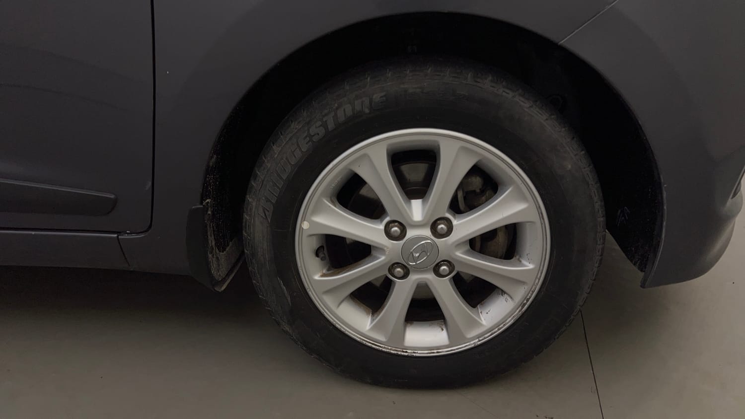 Used 2014 Hyundai Grand i10 Asta 1.2 Kappa VTVT Petrol Manual tyres RIGHT FRONT TYRE RIM VIEW