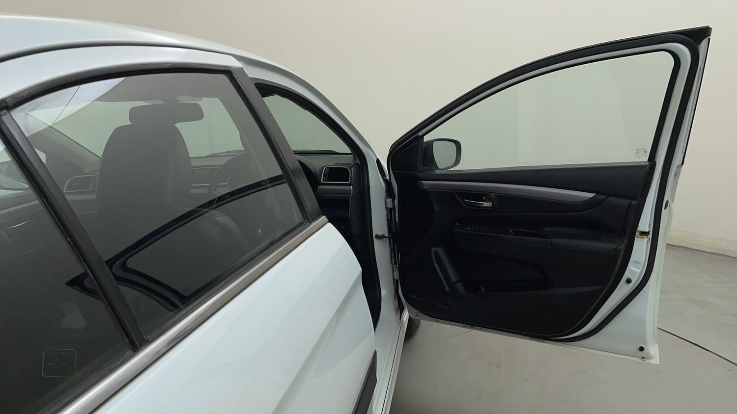Used 2015 Maruti Suzuki Ciaz ZXi+ RS Petrol Manual interior RIGHT FRONT DOOR OPEN VIEW