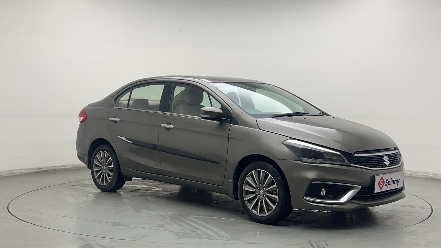 Used 2019 Maruti Suzuki Ciaz Alpha Hybrid 1.5 AT Petrol Automatic exterior RIGHT FRONT CORNER VIEW