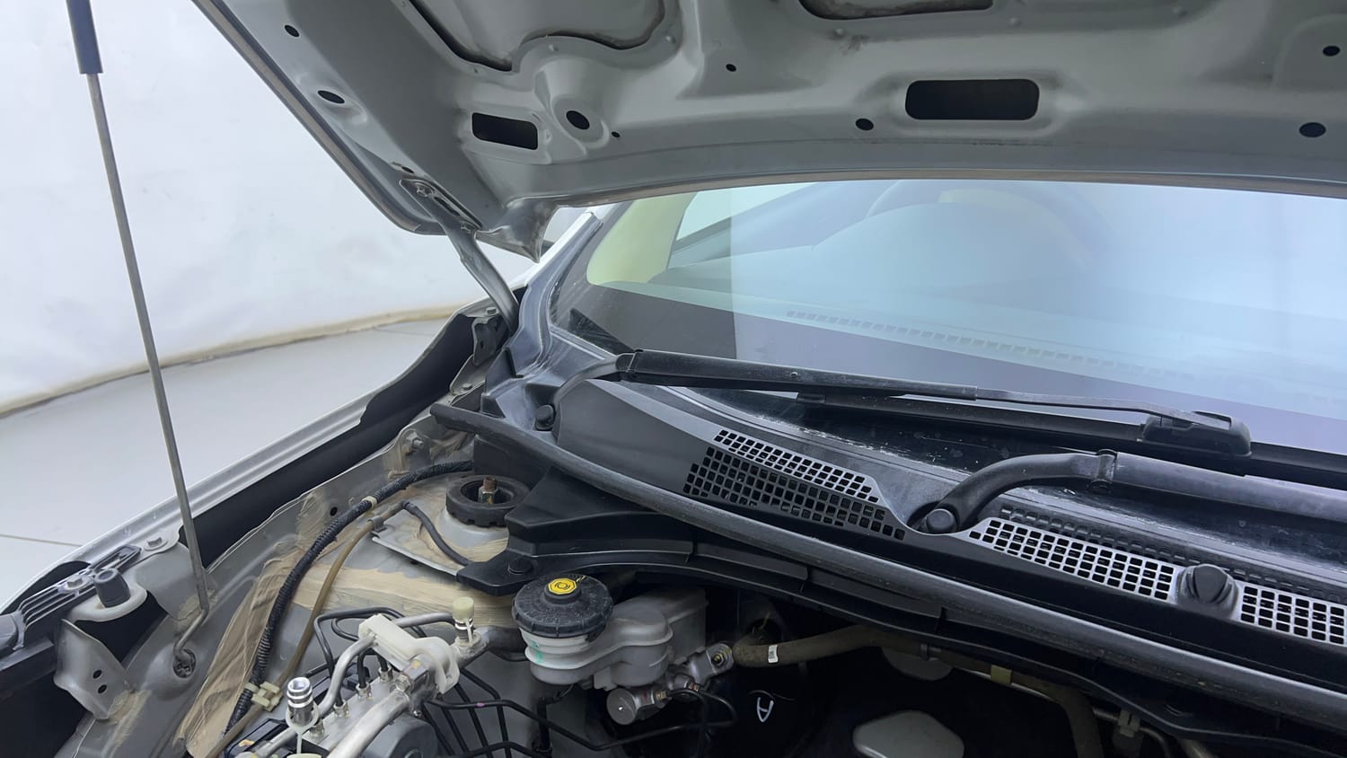 Used 2021 Honda Amaze 1.2 VX CVT Petrol Petrol Automatic engine ENGINE RIGHT SIDE HINGE & APRON VIEW