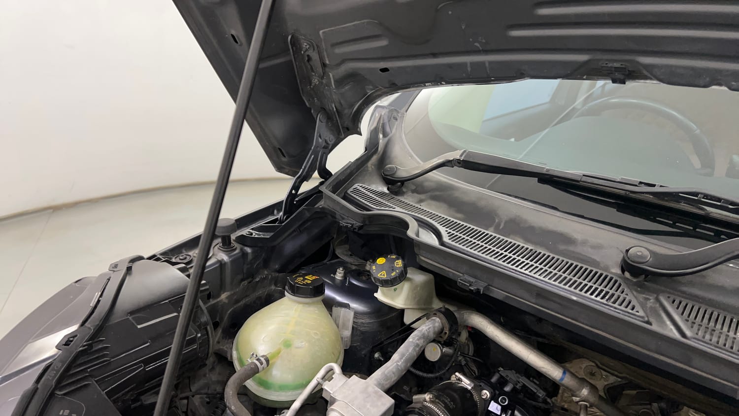 Used 2018 Ford EcoSport Titanium 1.5L TDCi Diesel Manual engine ENGINE RIGHT SIDE HINGE & APRON VIEW