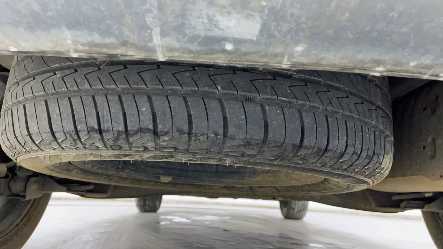 Used 2022 Hyundai Alcazar Platinum (O) 6 STR 2.0 Petrol AT Petrol Automatic tyres SPARE TYRE VIEW