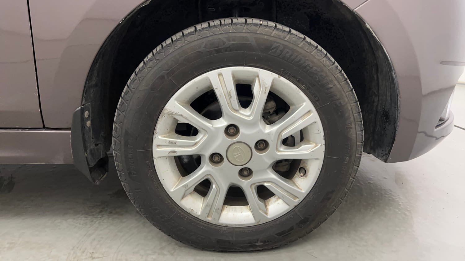Used 2018 Tata Tiago Revotron XZA Petrol Automatic tyres RIGHT FRONT TYRE RIM VIEW