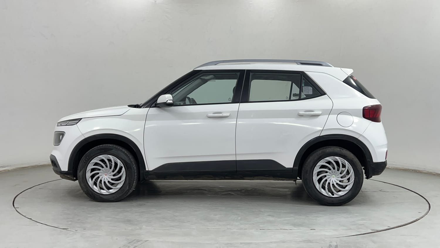 Used 2021 Hyundai Venue SX 1.5 CRDi Diesel Manual exterior LEFT SIDE VIEW