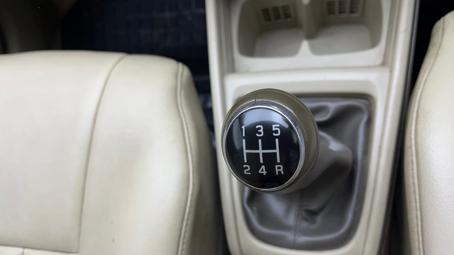 Used 2019 Maruti Suzuki Ertiga VDI SHVS Diesel Manual interior GEAR  KNOB VIEW