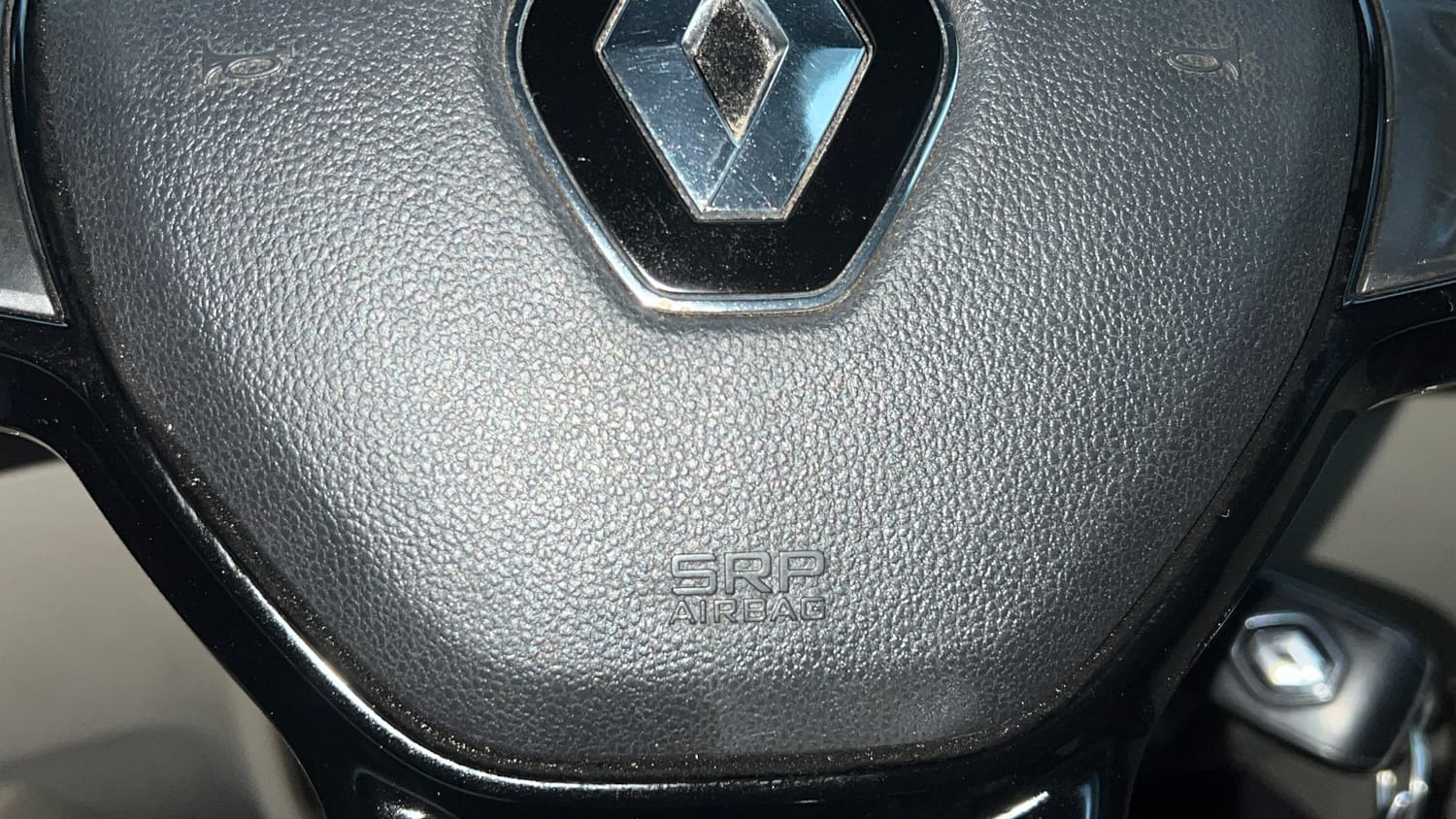 Used 2020 Renault Triber RXT Petrol Manual top_features Airbags