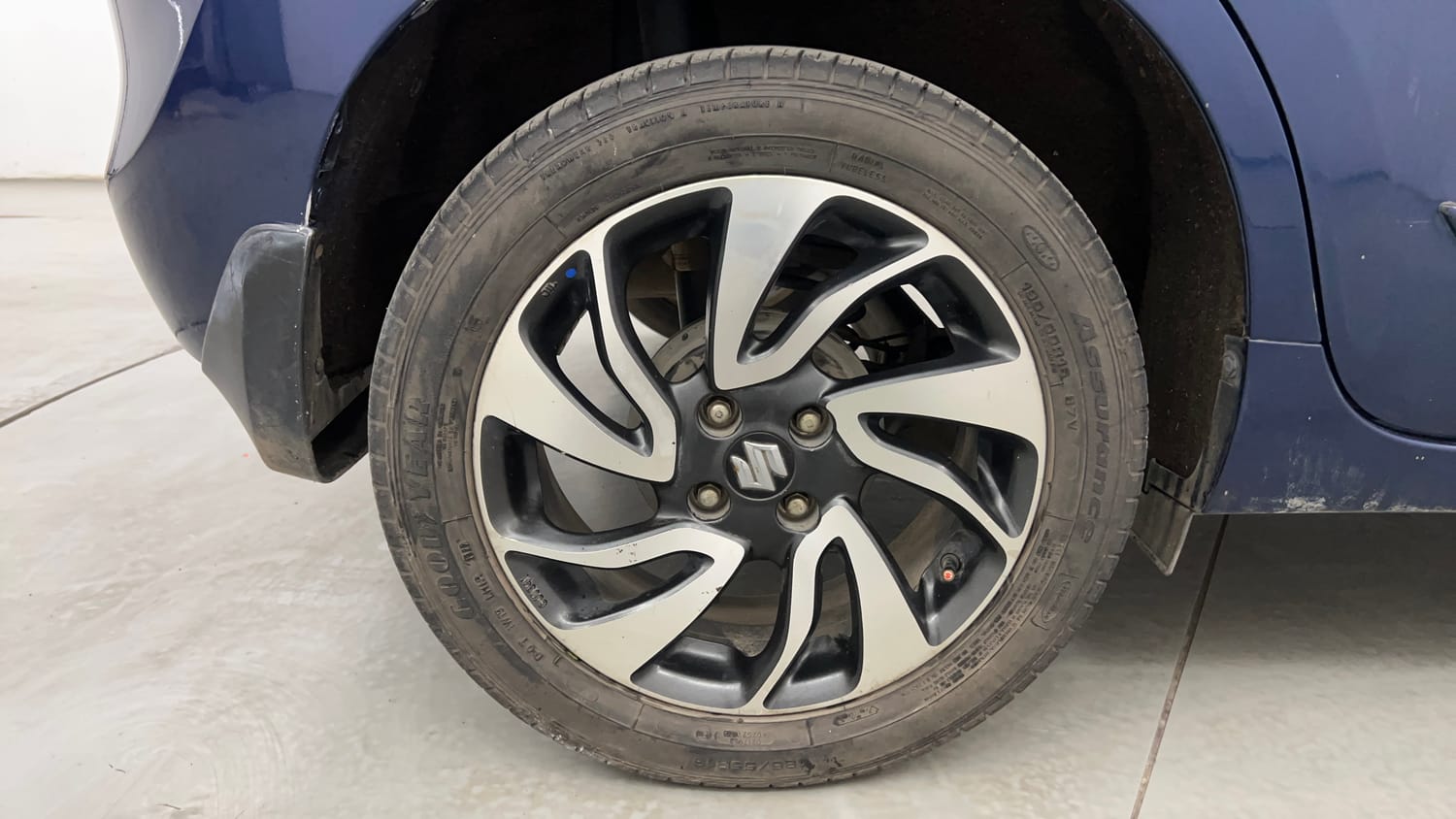 Used 2019 Maruti Suzuki Baleno Zeta Petrol Manual tyres RIGHT REAR TYRE RIM VIEW