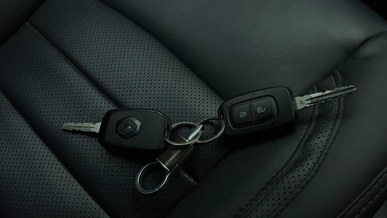 Used 2020 Renault Triber RXT Petrol Manual extra CAR KEY VIEW