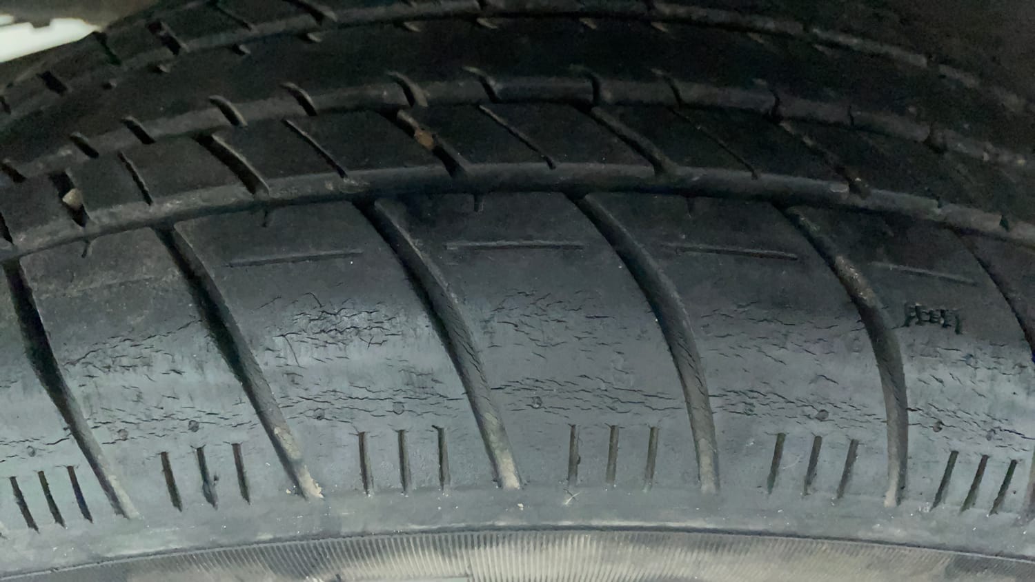 Used 2019 Honda Amaze 1.2 S MT Petrol Petrol Manual tyres RIGHT REAR TYRE TREAD VIEW