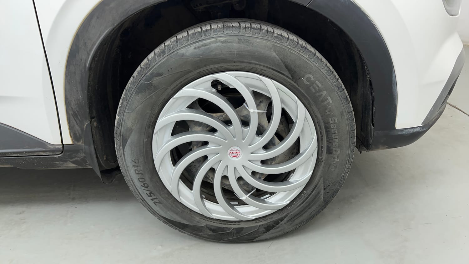 Used 2021 Hyundai Venue SX 1.5 CRDi Diesel Manual tyres RIGHT FRONT TYRE RIM VIEW