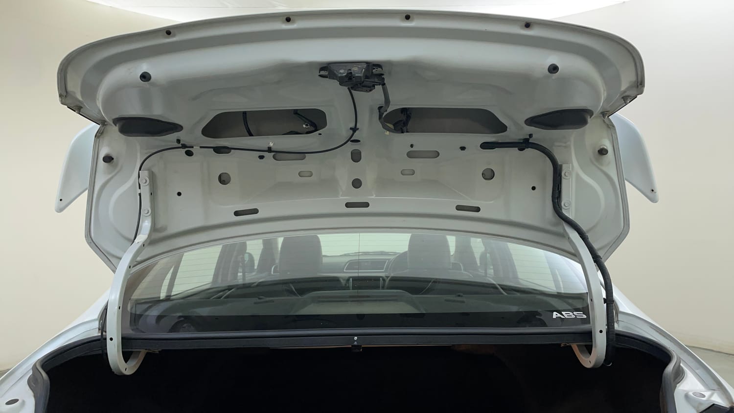 Used 2015 Maruti Suzuki Ciaz ZXi+ RS Petrol Manual interior DICKY DOOR OPEN VIEW
