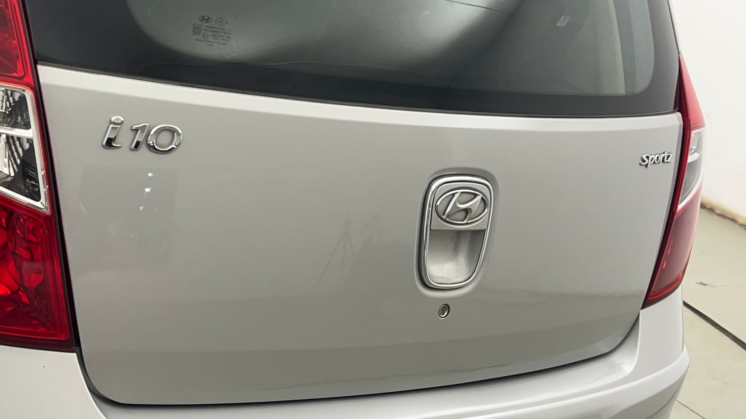 Used 2016 Hyundai i10 Sportz 1.1 iRDE2 Petrol Manual dents MINOR SCRATCH