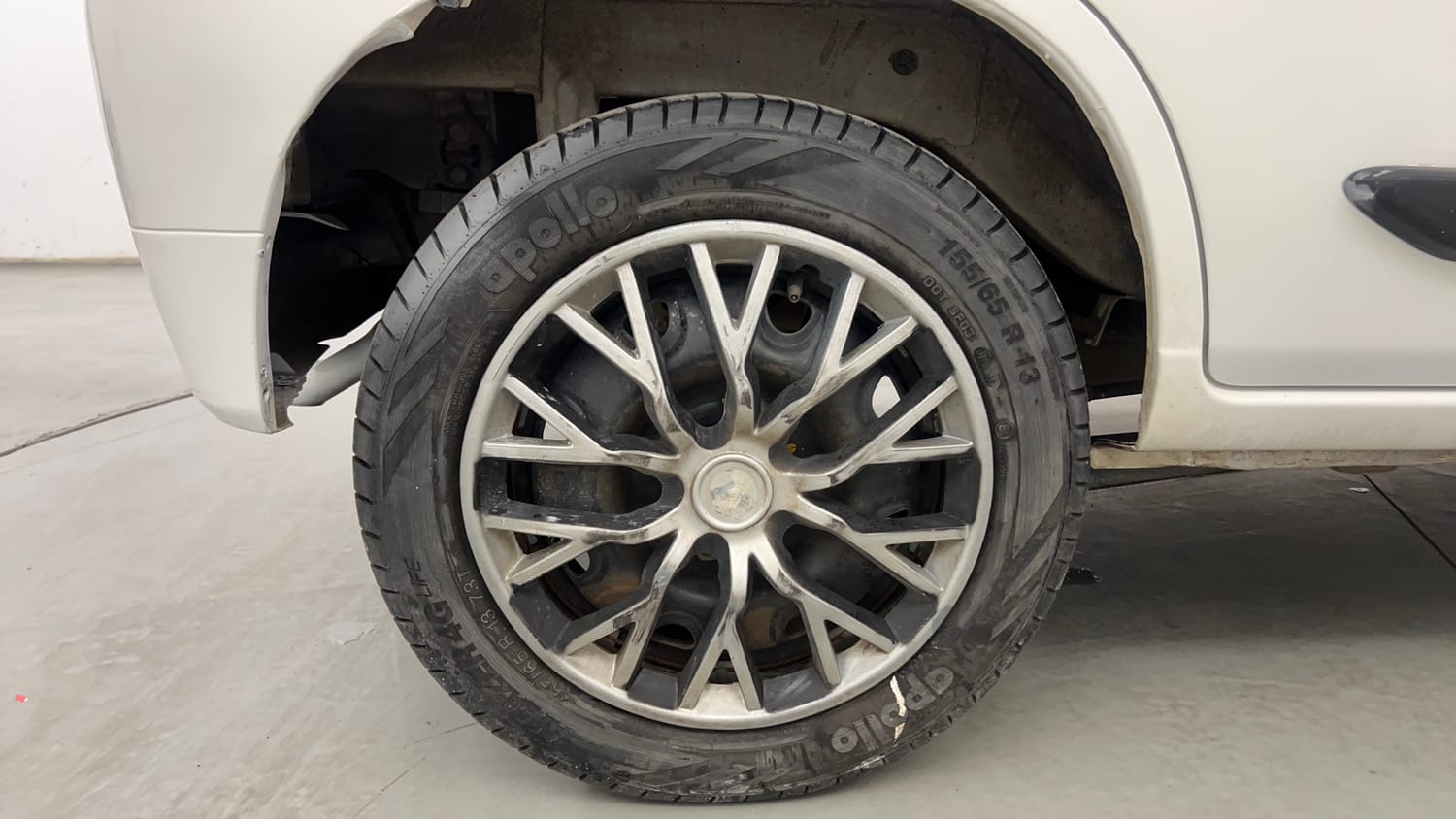 Used 2014 Maruti Suzuki Alto K10 VXi Petrol Manual tyres RIGHT REAR TYRE RIM VIEW