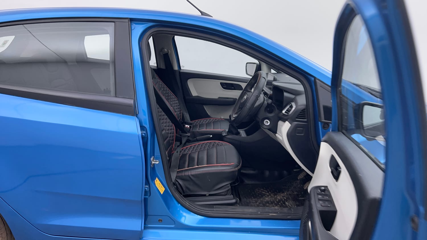 Used 2021 Tata Altroz XM Plus Petrol Petrol Manual interior RIGHT SIDE FRONT DOOR CABIN VIEW