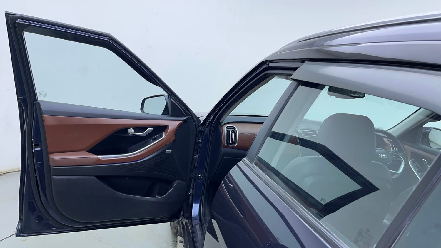 Used 2022 Hyundai Alcazar Platinum (O) 6 STR 2.0 Petrol AT Petrol Automatic interior LEFT FRONT DOOR OPEN VIEW