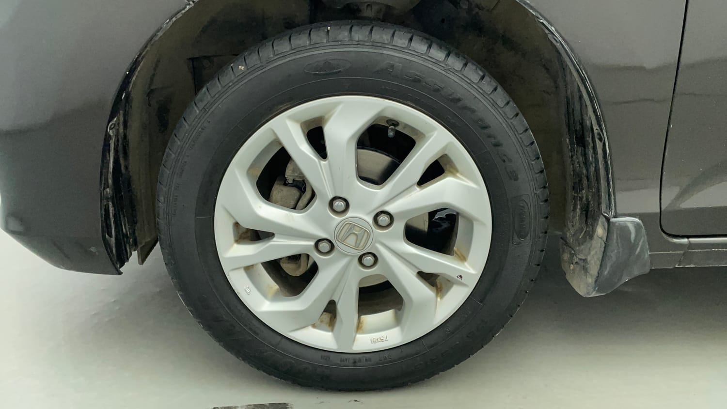 Used 2020 Honda Amaze 1.2 VX CVT Petrol Petrol Automatic tyres LEFT FRONT TYRE RIM VIEW