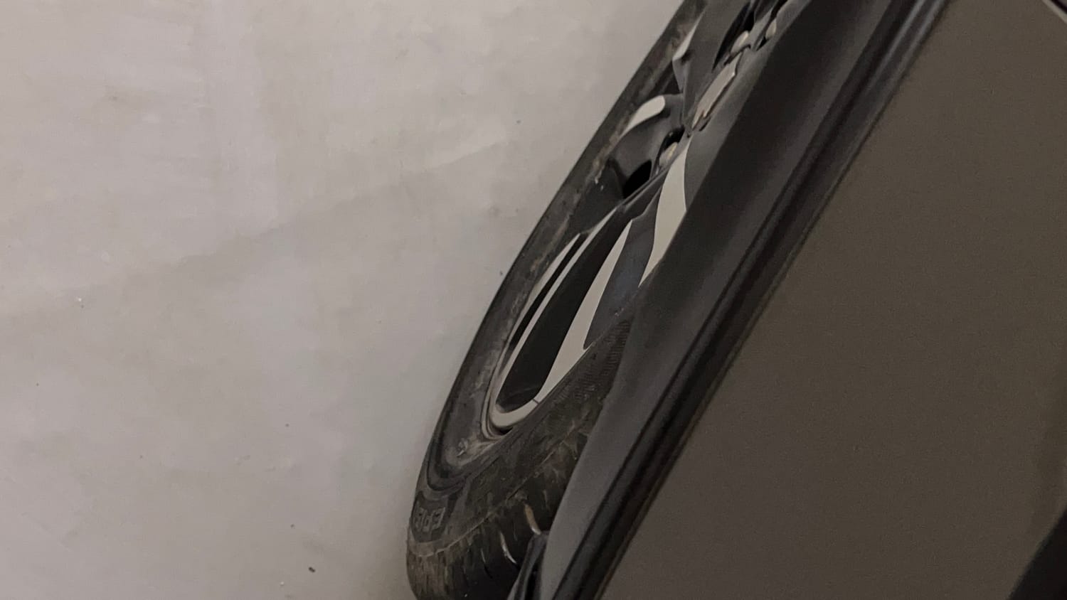 Used 2024 Maruti Suzuki Swift ZXi Plus AMT Petrol Automatic dents MINOR SCRATCH