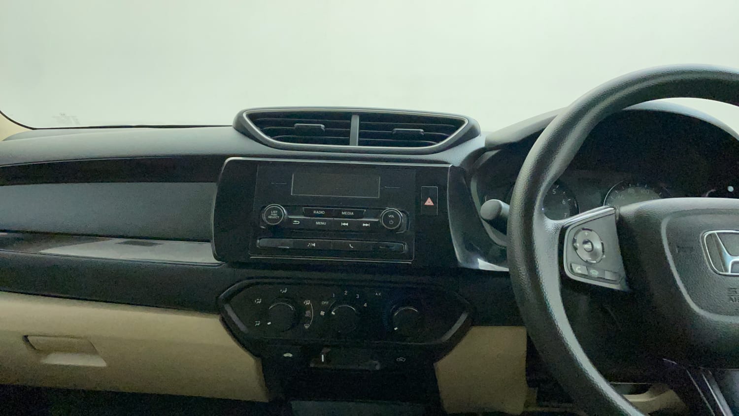 Used 2019 Honda Amaze 1.2 S MT Petrol Petrol Manual interior MUSIC SYSTEM & AC CONTROL VIEW