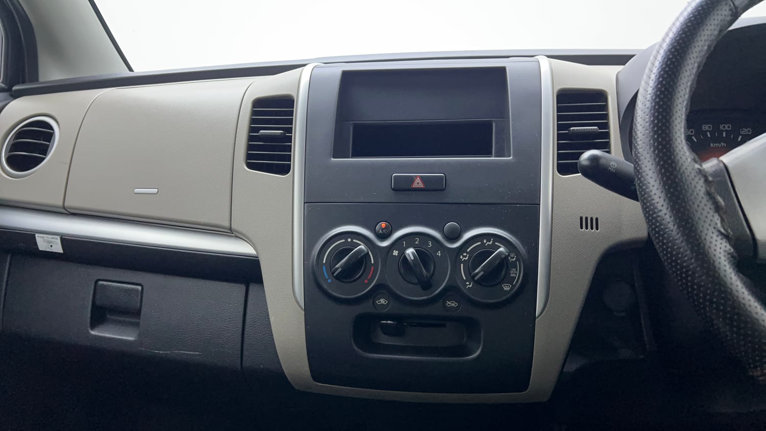 Used 2015 Maruti Suzuki Wagon R LXI Petrol Manual interior MUSIC SYSTEM & AC CONTROL VIEW