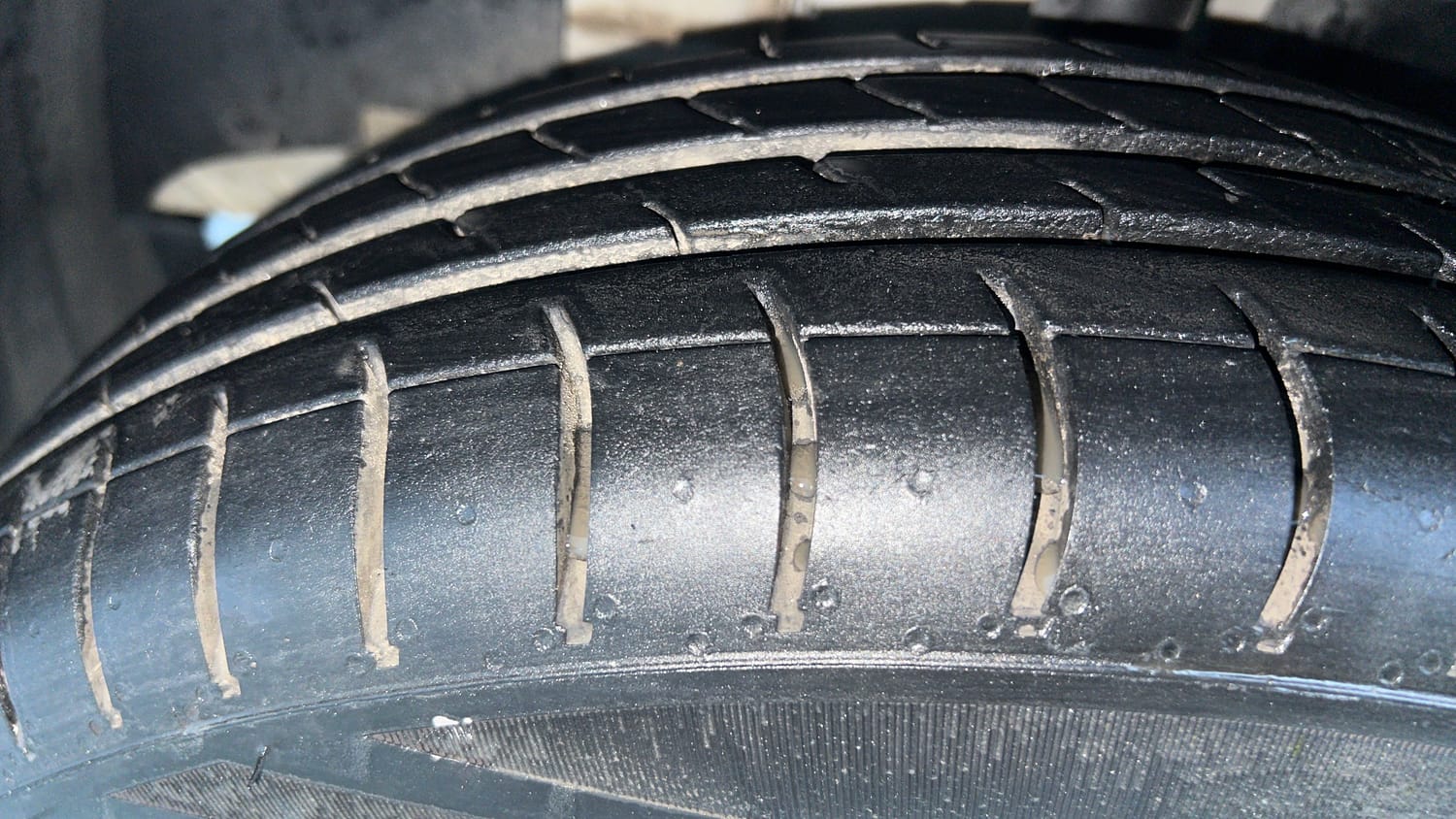 Used 2021 Renault Kwid RXT 1.0 Opt Petrol Manual tyres LEFT FRONT TYRE TREAD VIEW