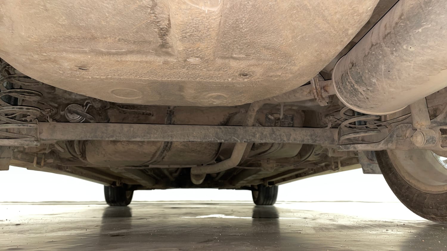 Used 2015 Maruti Suzuki Ciaz ZXi+ RS Petrol Manual extra REAR UNDERBODY VIEW (TAKEN FROM REAR)