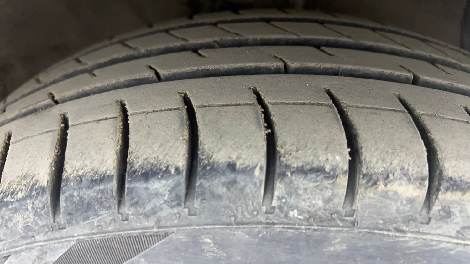 Used 2017 Hyundai Grand i10 Sportz (O) 1.2 Kappa VTVT Petrol Manual tyres RIGHT FRONT TYRE TREAD VIEW