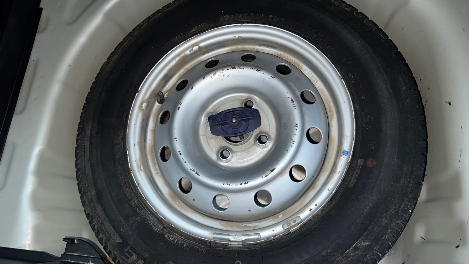 Used 2019 Maruti Suzuki Swift LXi Petrol Manual tyres SPARE TYRE VIEW