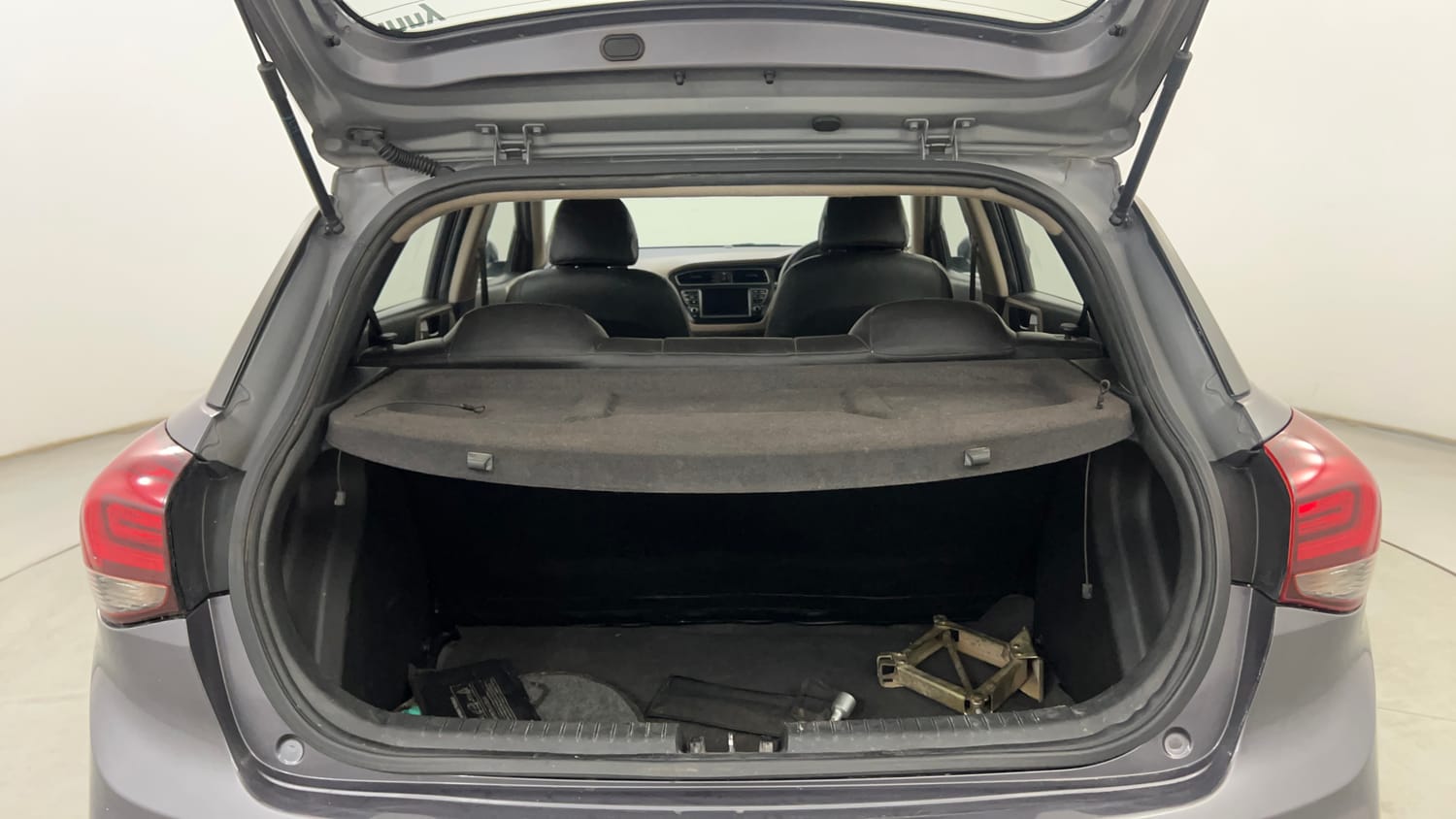 Used 2019 Hyundai Elite i20 Sportz Plus 1.2 Petrol Manual interior DICKY INSIDE VIEW