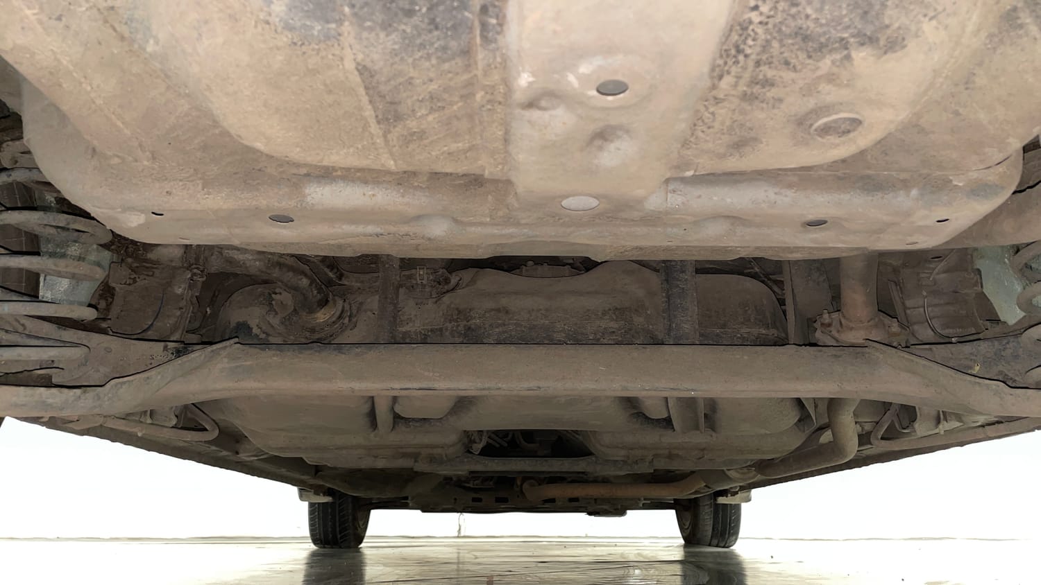 Used 2015 Honda City V Petrol Manual extra REAR UNDERBODY VIEW (TAKEN FROM REAR)