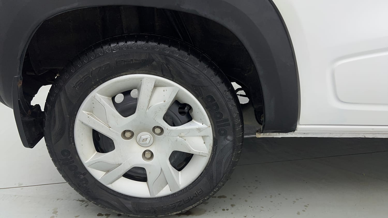 Used 2021 Renault Kwid RXT 1.0 Opt Petrol Manual tyres RIGHT REAR TYRE RIM VIEW
