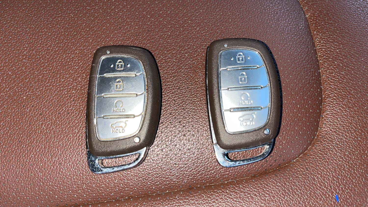 Used 2022 Hyundai Alcazar Platinum (O) 6 STR 2.0 Petrol AT Petrol Automatic extra CAR KEY VIEW