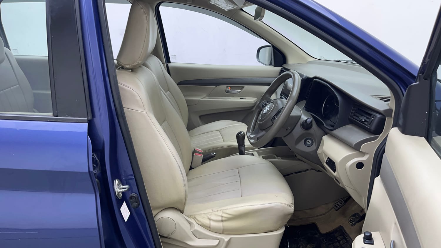 Used 2019 Maruti Suzuki Ertiga VDI SHVS Diesel Manual interior RIGHT SIDE FRONT DOOR CABIN VIEW