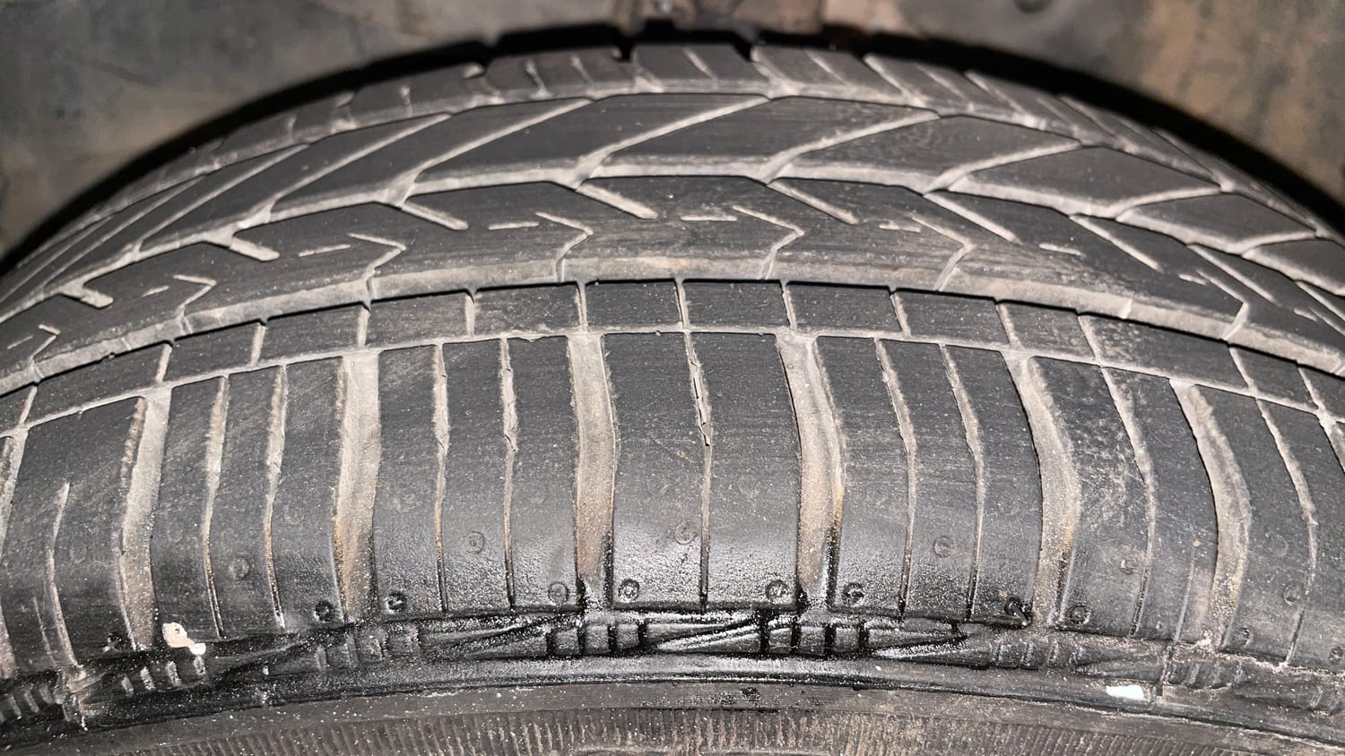 Used 2014 Honda Amaze 1.2 EX i-VTEC Petrol Manual tyres LEFT FRONT TYRE TREAD VIEW