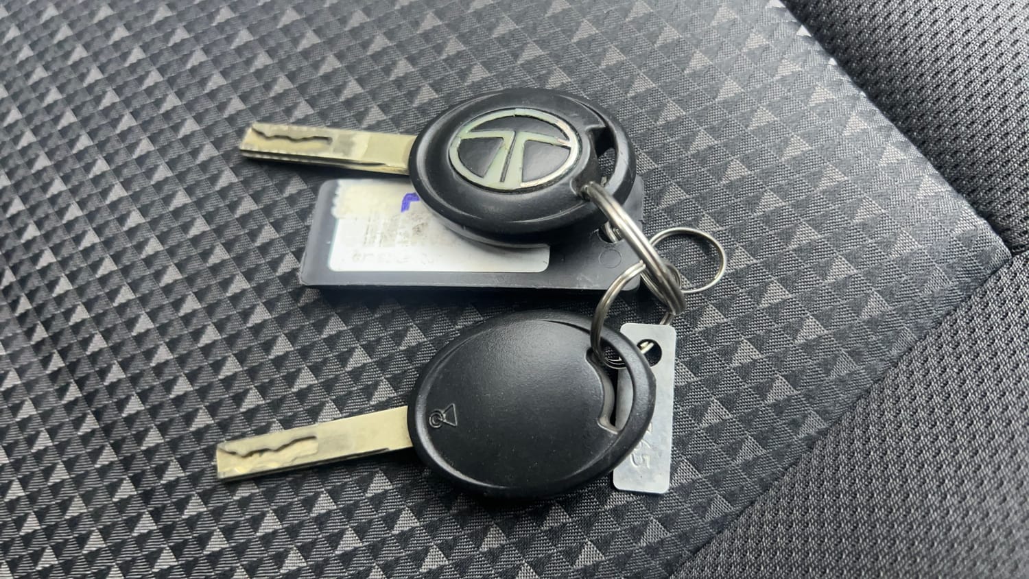 Used 2019 Tata Tiago Revotron XE Petrol Manual extra CAR KEY VIEW