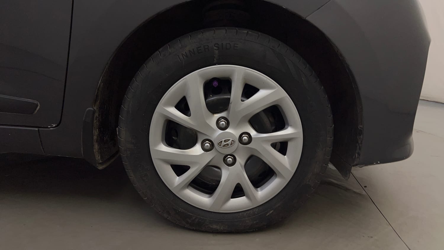 Used 2020 Hyundai Grand i10 Sportz 1.2 Kappa VTVT Petrol Manual tyres RIGHT FRONT TYRE RIM VIEW